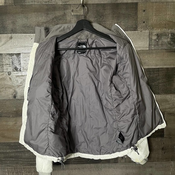 SOLD The North Face Womens Puffer Jacket Small - Picture 3 of 4